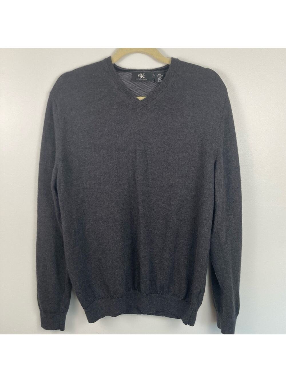 Calvin Klein Mens L Fits M 100% Merino Wool Grey V-Neck Sweater Quiet Luxury